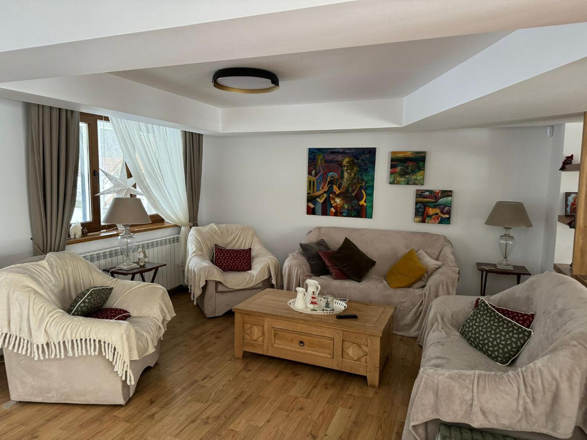 Evie'S Tree House Villa Dragomirna Dış mekan fotoğraf