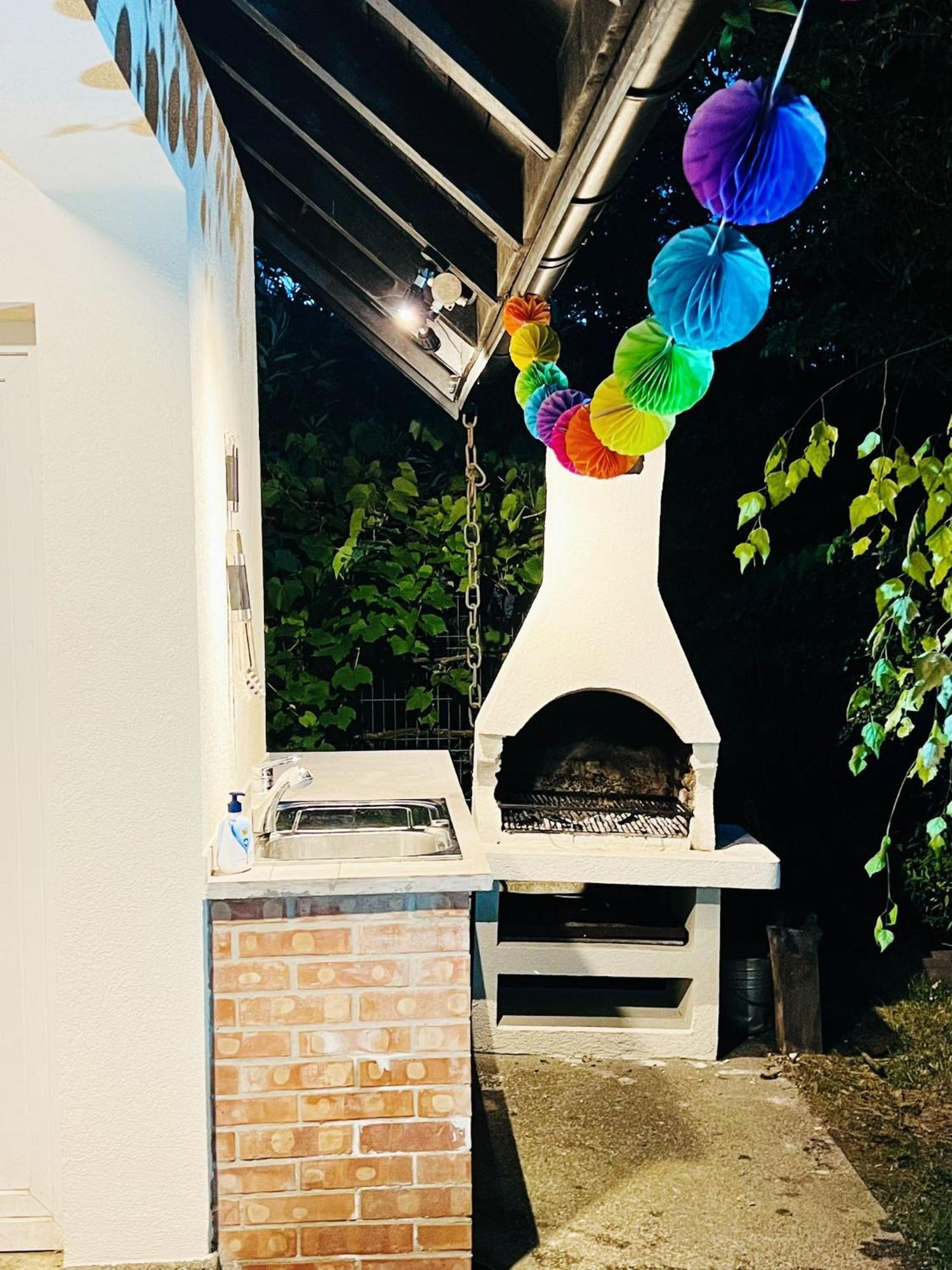 Evie'S Tree House Villa Dragomirna Dış mekan fotoğraf