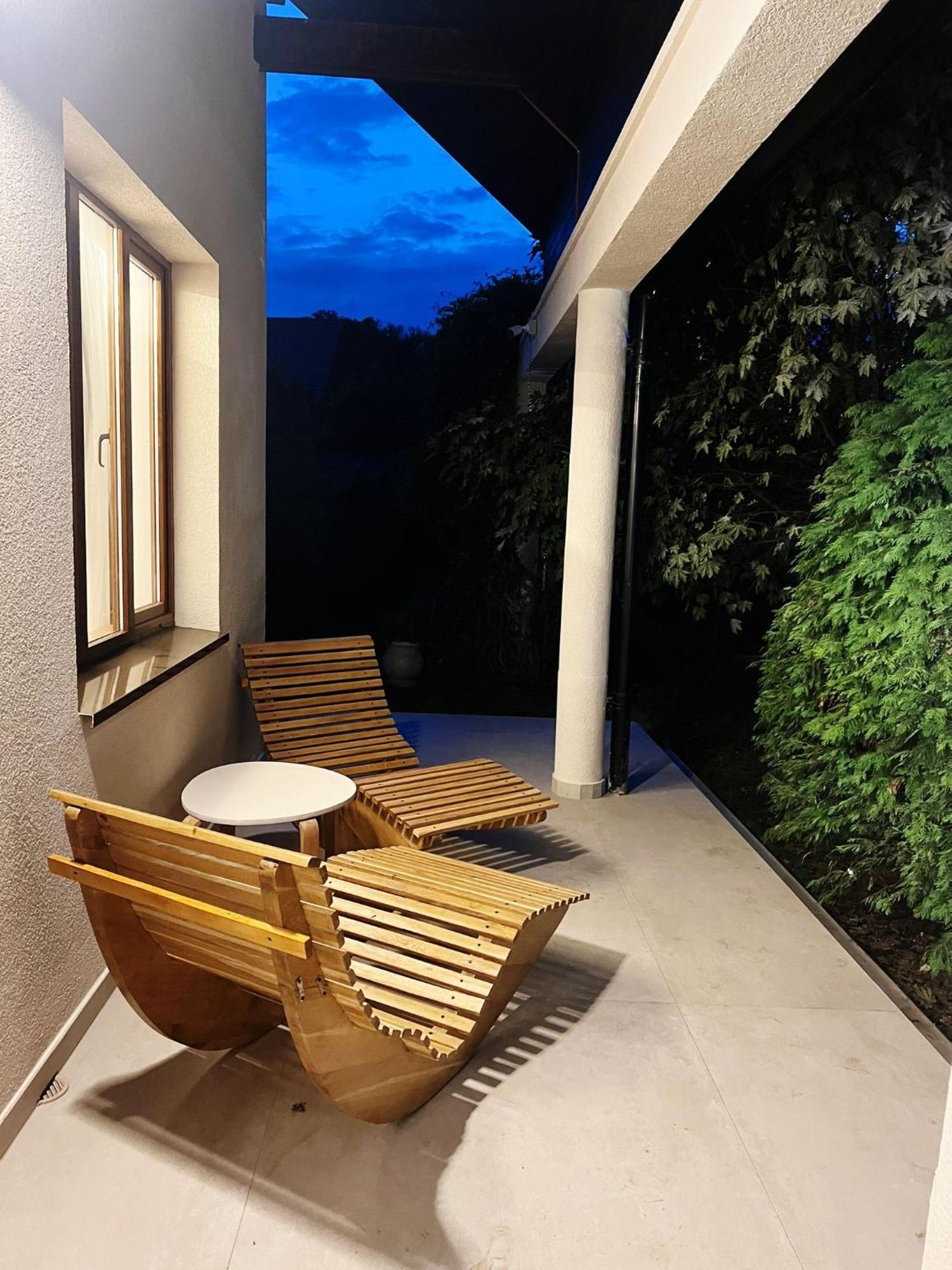 Evie'S Tree House Villa Dragomirna Dış mekan fotoğraf
