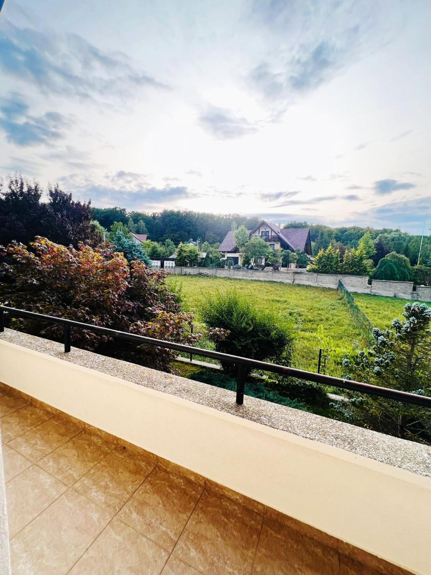 Evie'S Tree House Villa Dragomirna Dış mekan fotoğraf