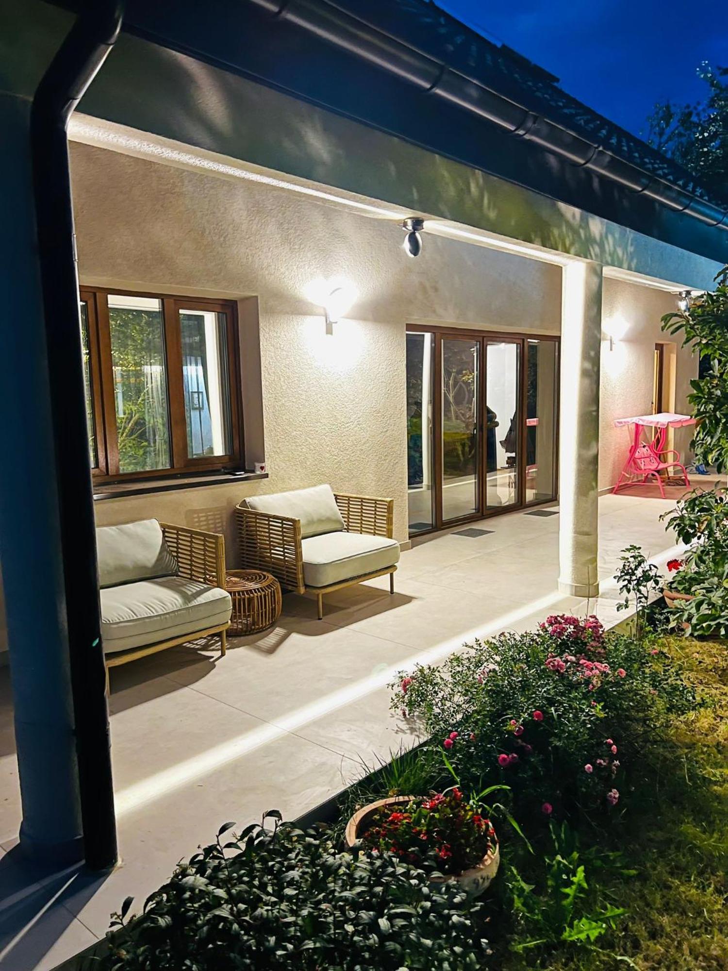 Evie'S Tree House Villa Dragomirna Dış mekan fotoğraf