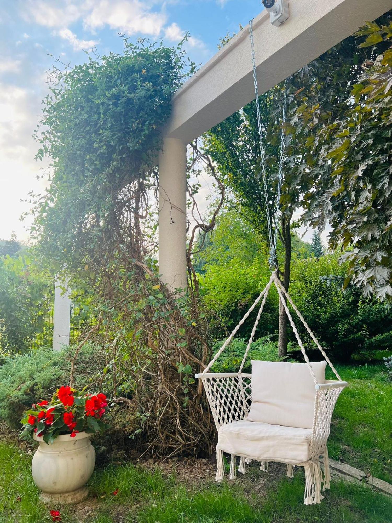 Evie'S Tree House Villa Dragomirna Dış mekan fotoğraf