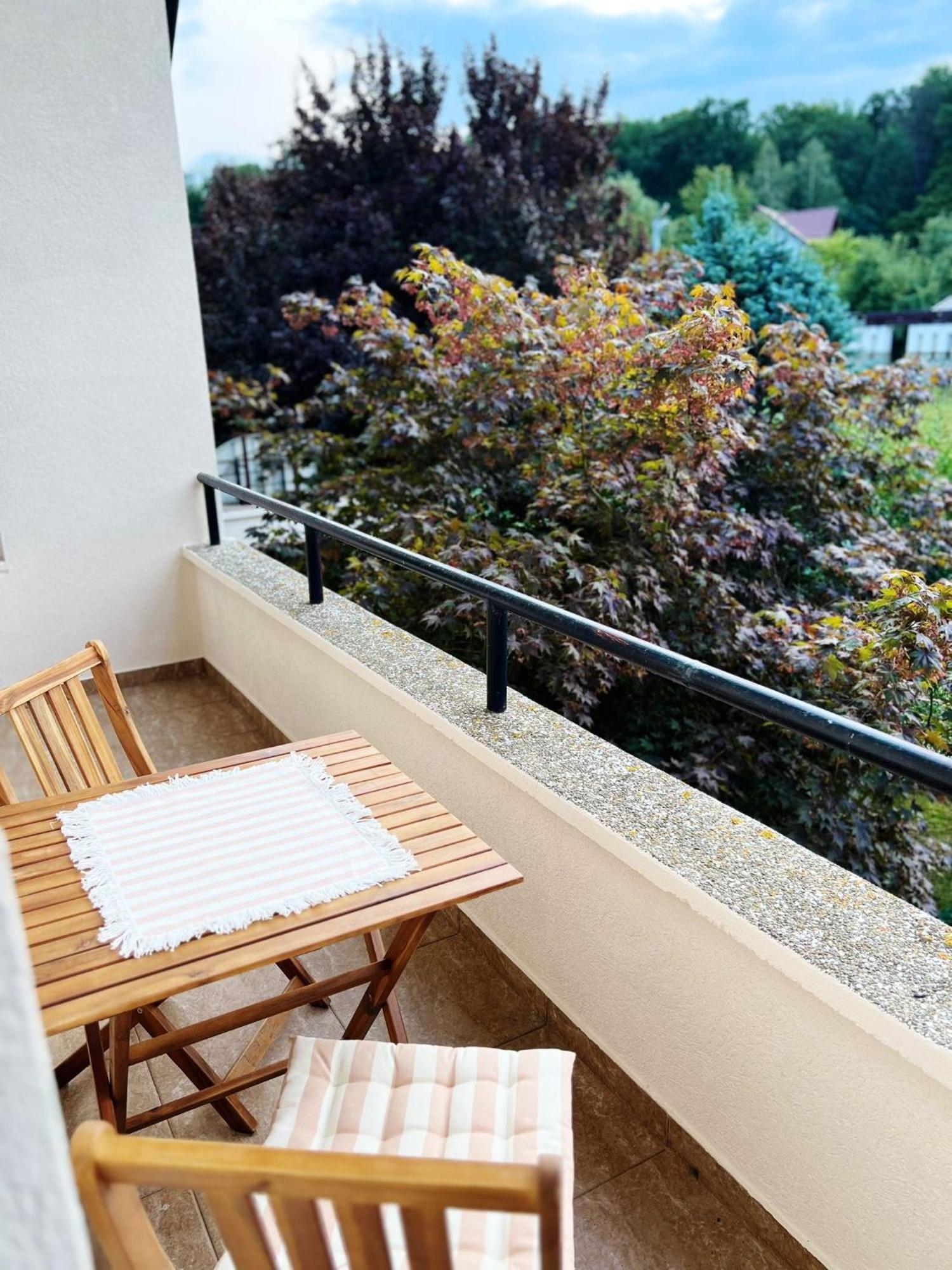 Evie'S Tree House Villa Dragomirna Dış mekan fotoğraf