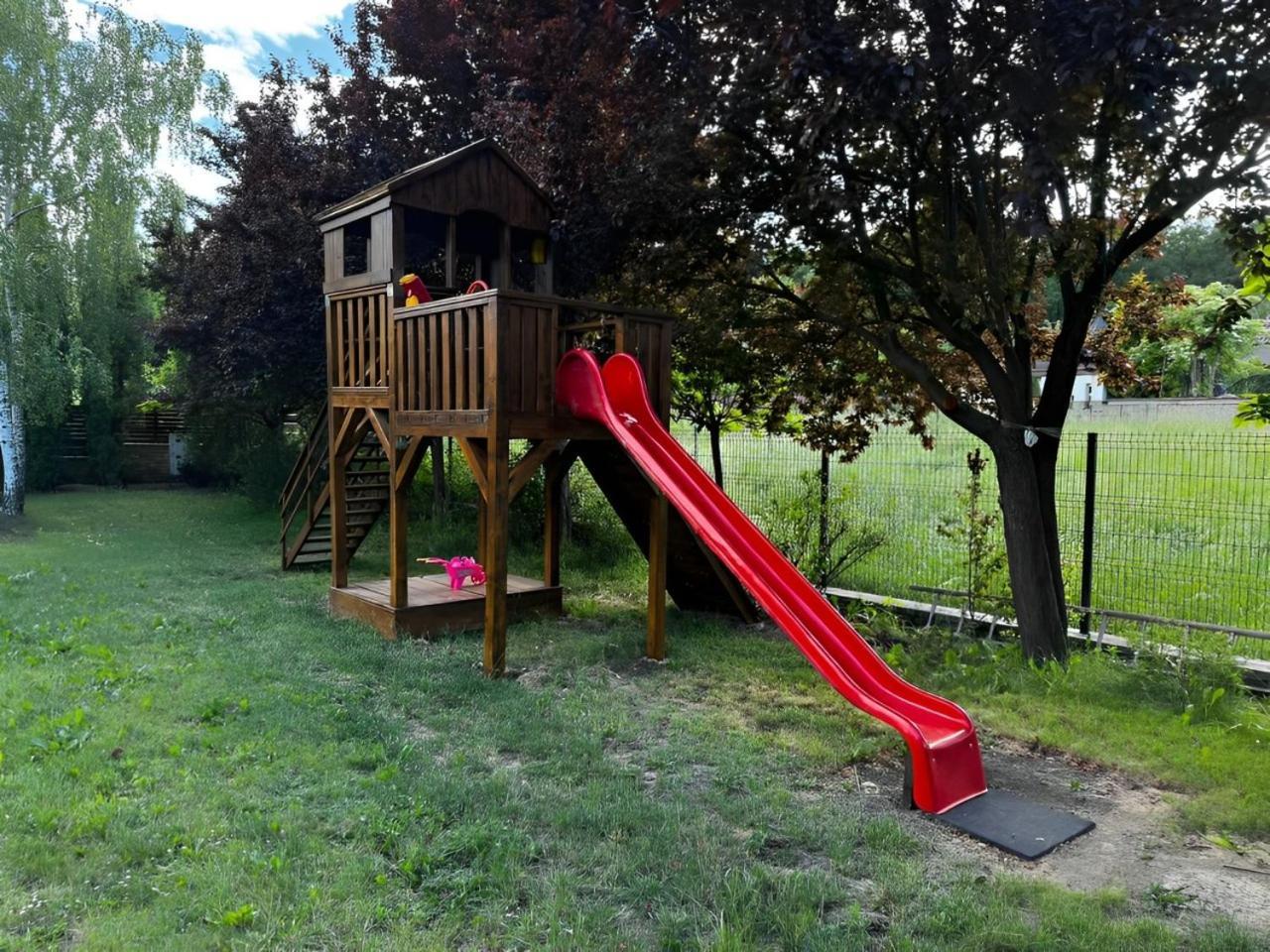 Evie'S Tree House Villa Dragomirna Dış mekan fotoğraf